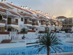 Blick von der Wohnung auf den Gemeinschaftspool