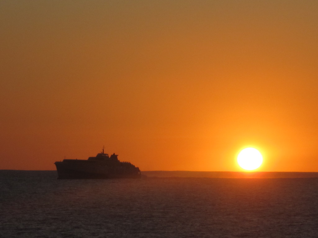 Sonnenuntergang Die Fähre kommt aus La Gomera