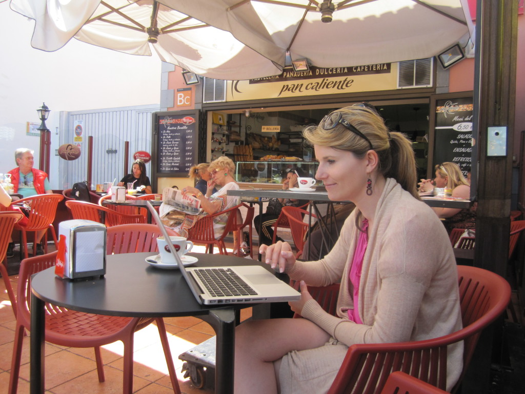 Mit Kaffee und frischen Croissants macht das Arbeiten so richtig Freude